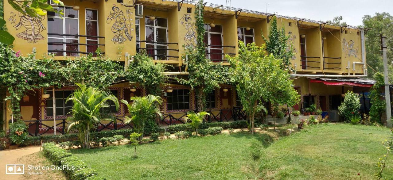 Roshnai Village Resort โบลปูร์ ภายนอก รูปภาพ